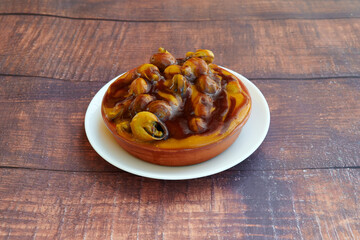 snails cooked in sauce