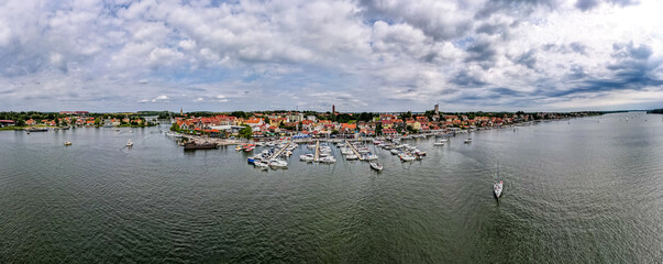 Mikołajki, Jezioro Mikołajskie na Mazurach w Polsce z lotu ptaka © Franciszek