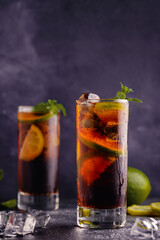 cocktail Cuba Libre with lime and ice