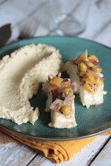 pavé de cabillaud aux olives et citron confit, purée d'artichaut