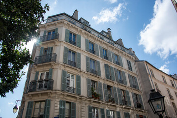 Fototapeta premium Frankreich, Paris, traditionelle Wohnhäuser in Paris