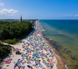 Główna plaża przy promenadzie w miejscowości Sarbinowo - obrazy, fototapety, plakaty