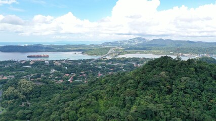 Fototapeta na wymiar Vista del Puente de las Américas en Panamá, uno de los monumentos históricos de este país.