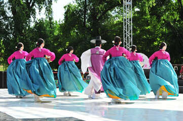 On May 17, 2018, It is performing Korean traditional dance at the 88th Chunhyang Festival in...