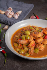 Stir Fried Shrimp with Sataw and Shrimp Paste, it is food of southern of Thailand. Anyone who has eaten it Must be fascinated for sure.