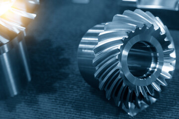 The metal differential gear parts in the light blue scene.