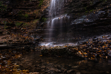 Fototapeta na wymiar waterfall in autumn 