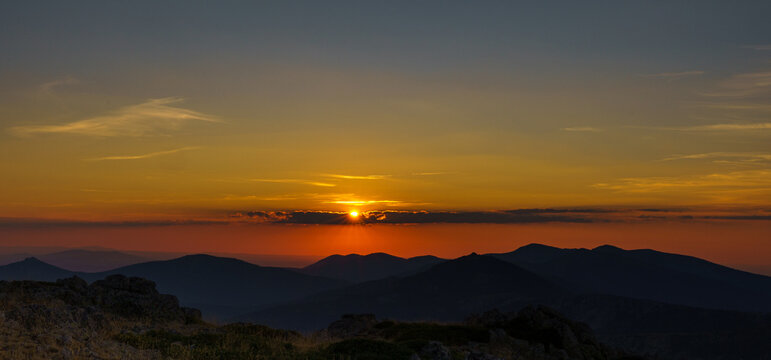 Vista panoramica de un atardecer a 2300 metros 