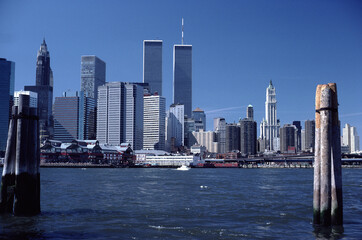 East River with World Trade Center New York City - obrazy, fototapety, plakaty