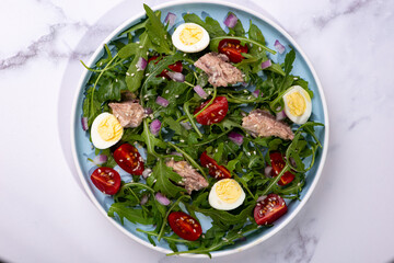 salad with arugula tomatoes and canned mackerel