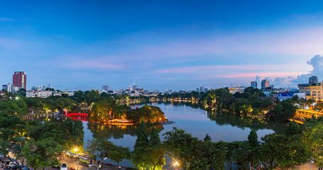 Naklejka premium Hanoi by night