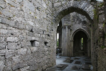 Fototapeta na wymiar Abadia de Corcomroe, Irlanda. Precioso monasterio del siglo XIII.