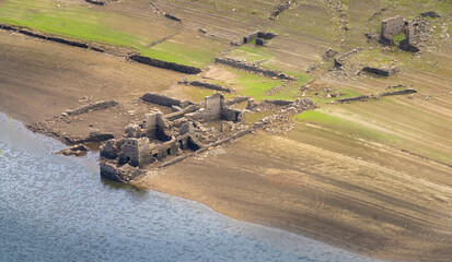 Obraz premium Village ruins on the shores of the Minho (Mino) river abdnaoned after the construction of the Belesar reservoir, Lugo, Galicia, Spain