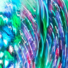 papel de parede, risco abstrato, cor e trilhas de luz coloridas abstratas no fundo escuro. Fundo...