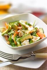 Ensalada de tomate, mozzarella y aguacate. Tomato, mozzarella and avocado salad.