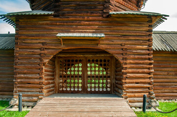 Fototapeta na wymiar The boundless forests of the Russian North supplied the architects with the only available building material. Houses, palaces, churches and fortresses were masterfully built from wood. 