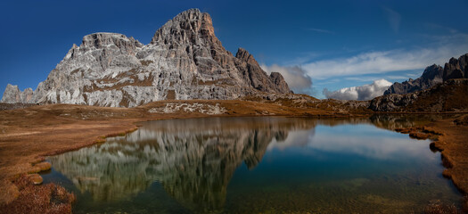 Fototapeta premium Wiew of Laghi dei Piani near Rifugio Locatelli while hiking the Tre Cime di Lavaredo, Dolomite mountains, Italy