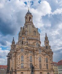 Fototapeta na wymiar Frauenkirche church in the center of Dresden.