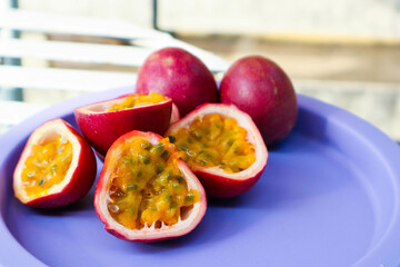 Half passion fruit (Passiflora edulis) on plate.