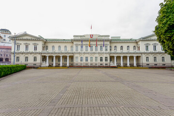 Fototapeta na wymiar view of the Lithuanian Presidential Palace and the Daukanto Square in Old Town Vilnius