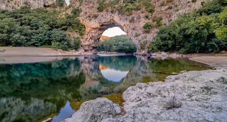 Fototapeta na wymiar Vue de Vallon Pont d'Arc, site touristique en Ardèche, Sud de la France.