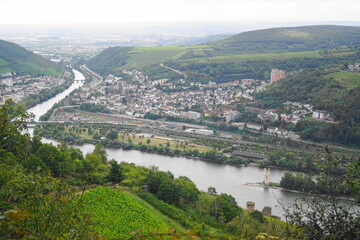 Fototapeta na wymiar Blick von oben auf Bingen und die Nahe in Rheinland-Pfalz