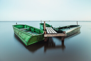 Fototapeta na wymiar three boats on the water at the pier