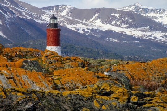 Les Eclaireurs Lighthouse is a slightly conically shaped lighthouse standing on the northeasternmost island of the five or more Les Eclaireurs islands,