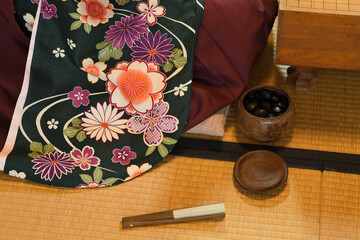 	囲碁　対局する女性　顔なし　ボディーパーツ