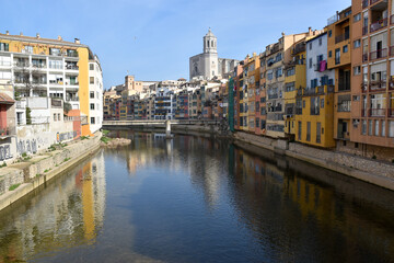 Fototapeta na wymiar Incredible views of the city of Girona and the Onyar river
