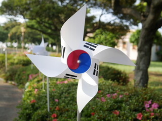 한국 태극기 국기 바람개비 공원 - obrazy, fototapety, plakaty