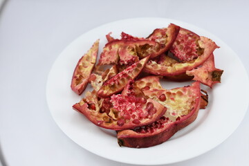  Sweet ripe pomegranate seeds in a porcelain plate