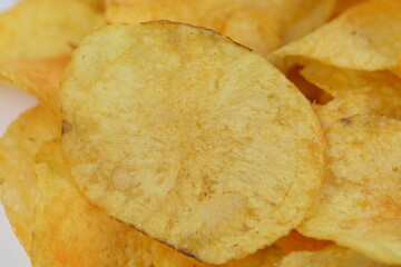 potato cips in a bamboo plate