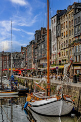 Fototapeta premium vieux gréement dans le port d'Honfleur