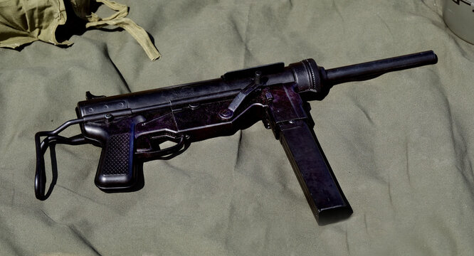 Automatic and semi automatic weapons. Second world war.