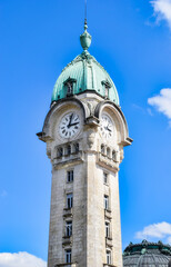 Fototapeta premium Primer plano torre del reloj en la estación de ferrocarril de Limoges, Francia