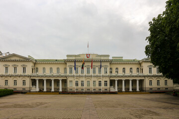 Obraz premium Fassadenfront des Litauischen Nationalmuseum- Vilnius in Litauen