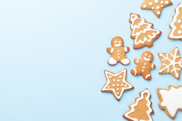 Fototapeta na wymiar Christmas card with gingerbread cookies