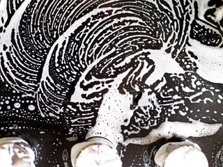 wash the black gas stove with detergent horizontally,