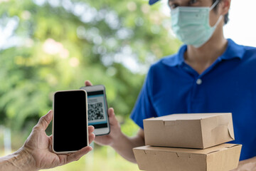 Orderers use phones to scan qr code to pay online through banking applications with online food delivery couriers. Good service during covid19