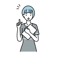 立って書類を手に持って何かひらめいたエステ店員の女性