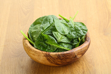 Fresh green spinach leaves in the bowl