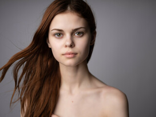 Naklejka premium beautiful woman red hair naked shoulders posing posing isolated background