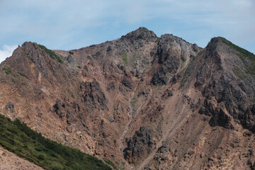 ゴツゴツした山