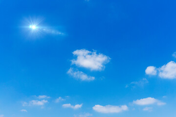 Naklejka na ściany i meble 太陽の日差しと爽やかな青空と雲の背景素材_e_23
