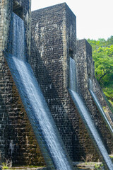 豊稔池遊水公園（香川県観音寺市)　迫力の豊稔池ダムは現存する日本最古の石積式マルチプルアーチダム
