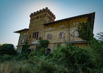 Fototapeta na wymiar Il castello di Medelana in Appennino bolognese