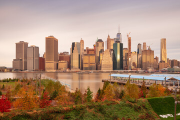 New York City Skyline with Autumn Foliage - obrazy, fototapety, plakaty