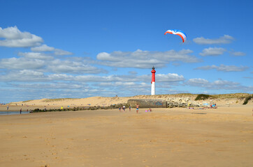 Phare de la Coubre, pr&eacute;s de la palmyre sur la cote sauvage en charente maritime