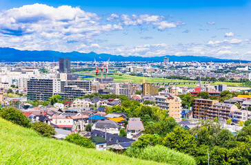 Obraz premium 青空が広がる郊外の住宅地 東京